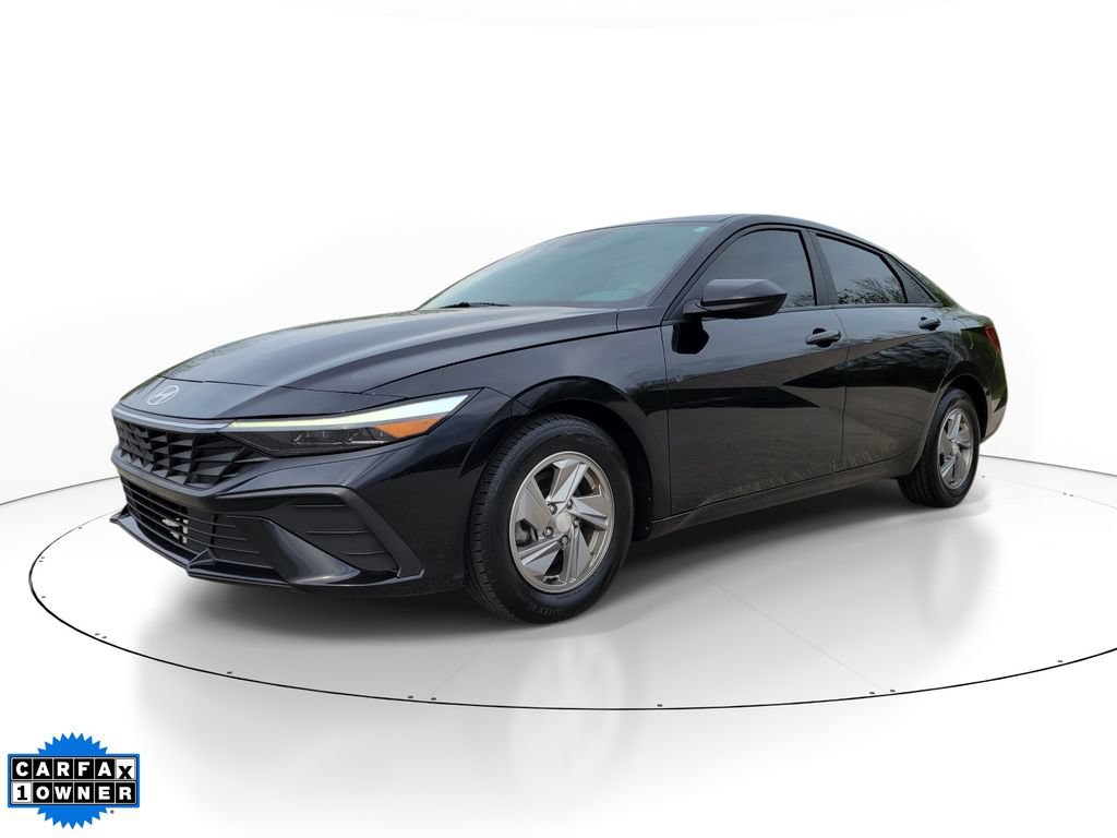 Used 2024 Hyundai Elantra SE FWD image 2
