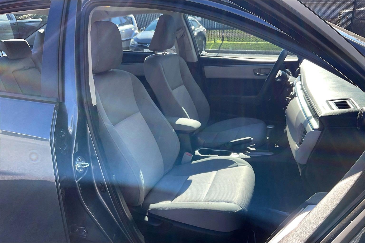 Used 2015 Toyota Corolla LE FWD image 9