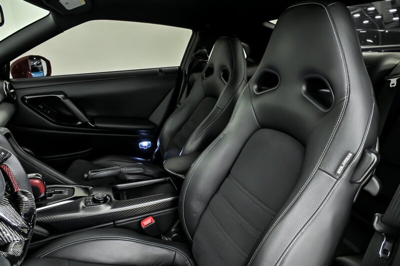 Used 2018 Nissan GT-R Premium AWD/4WD image 23