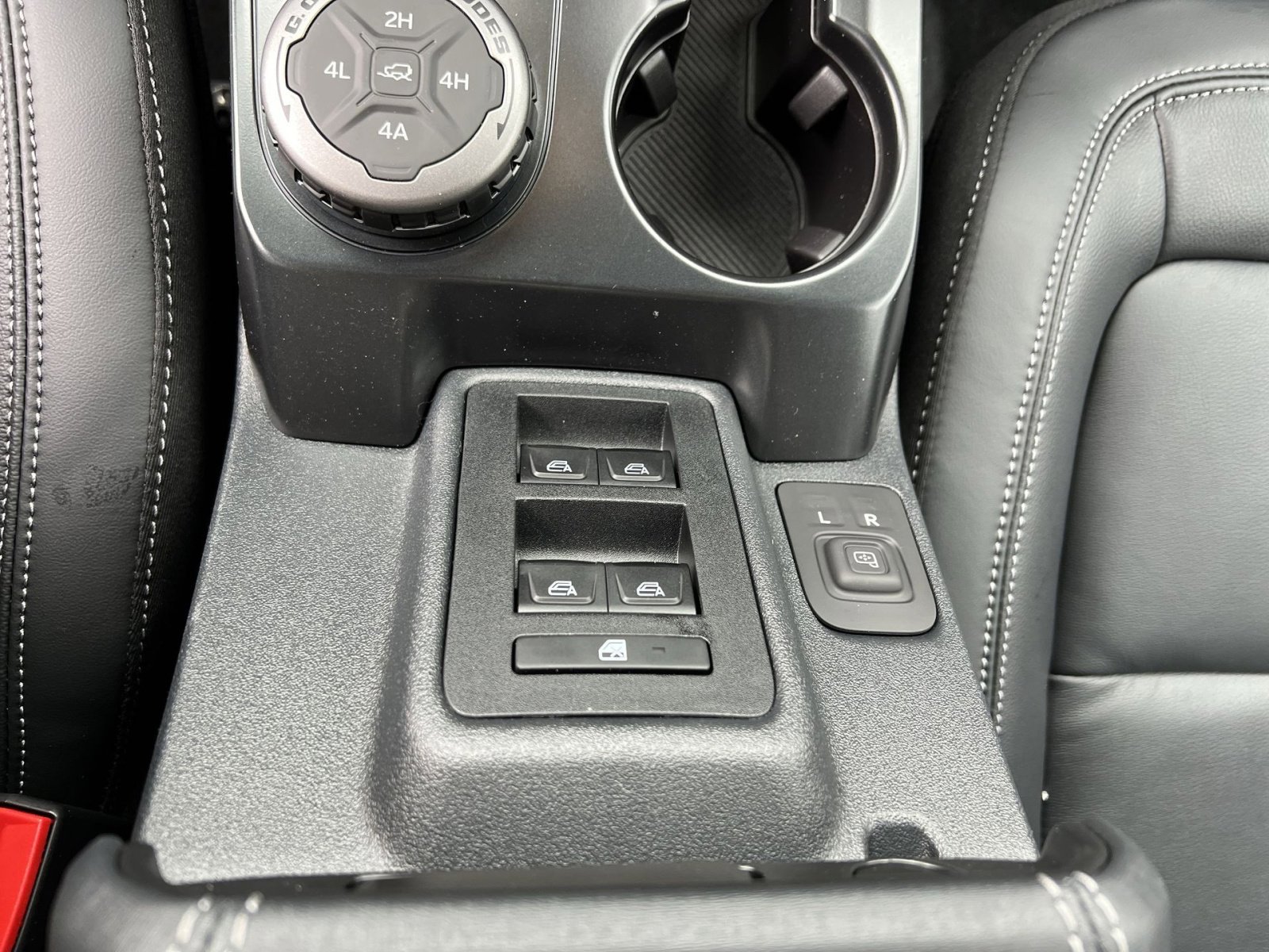 New 2026 Ford Bronco Outer Banks w/ Sasquatch Package image 15