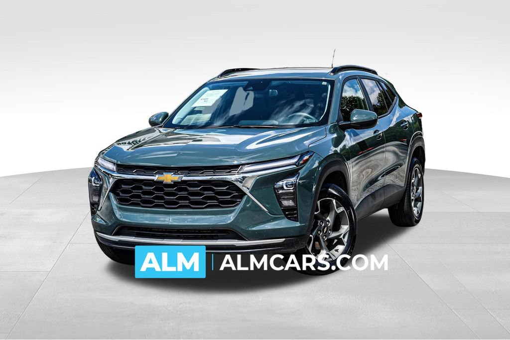 Used 2025 Chevrolet Trax LT FWD image 1