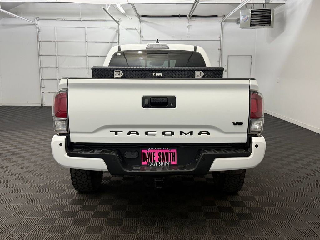 Used 2023 Toyota Tacoma TRD Off-Road w/ Technology Package AWD/4WD image 9