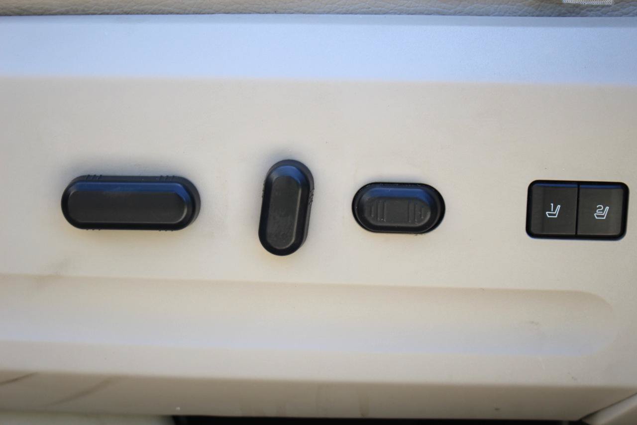 Used 2014 Ford Expedition Limited w/ Equipment Group 301A AWD/4WD image 14