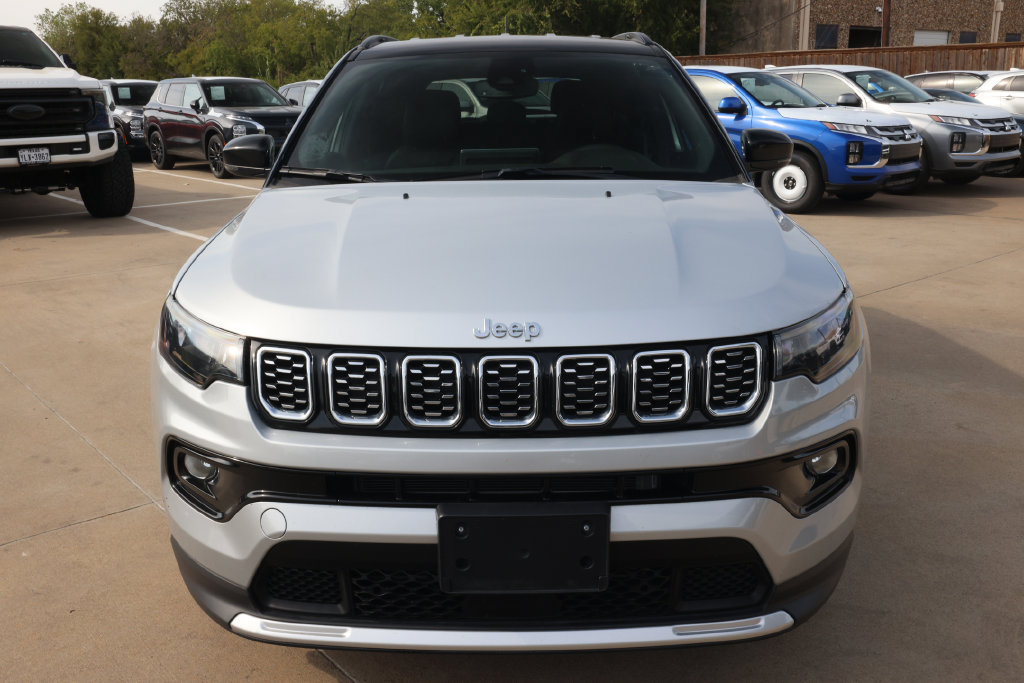 Used 2025 Jeep Compass Limited AWD/4WD image 2