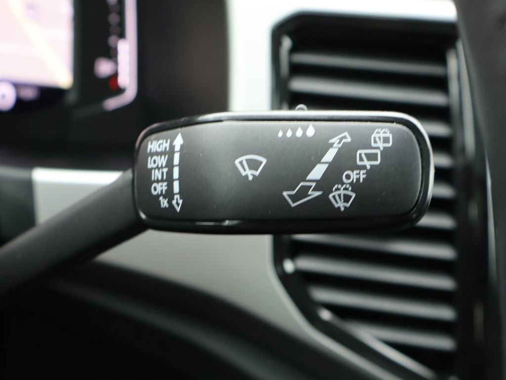 Certified 2022 Volkswagen Atlas Cross Sport SEL R-Line image 44