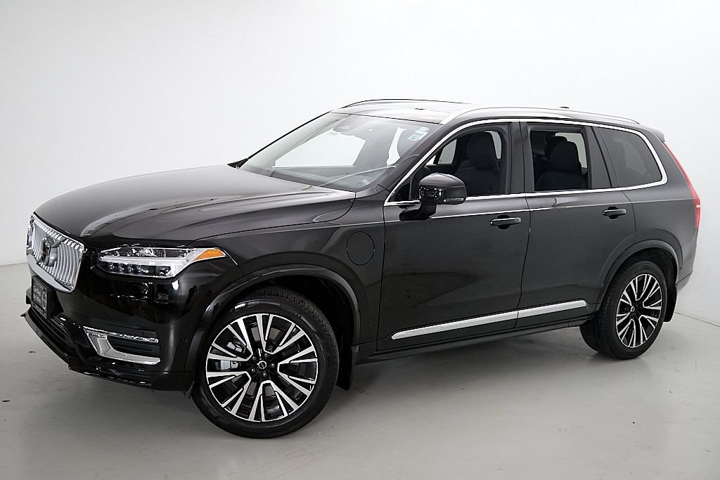 Certified 2024 Volvo XC90 T8 Plus AWD/4WD image 3