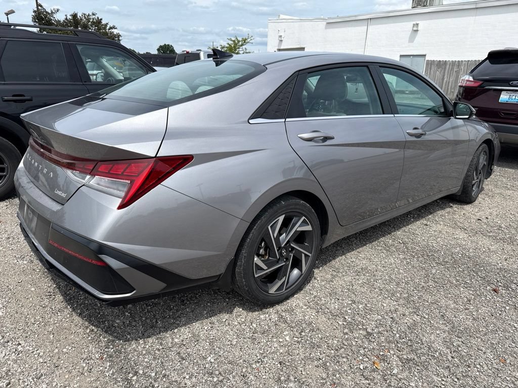 Used 2025 Hyundai Elantra Limited FWD image 8