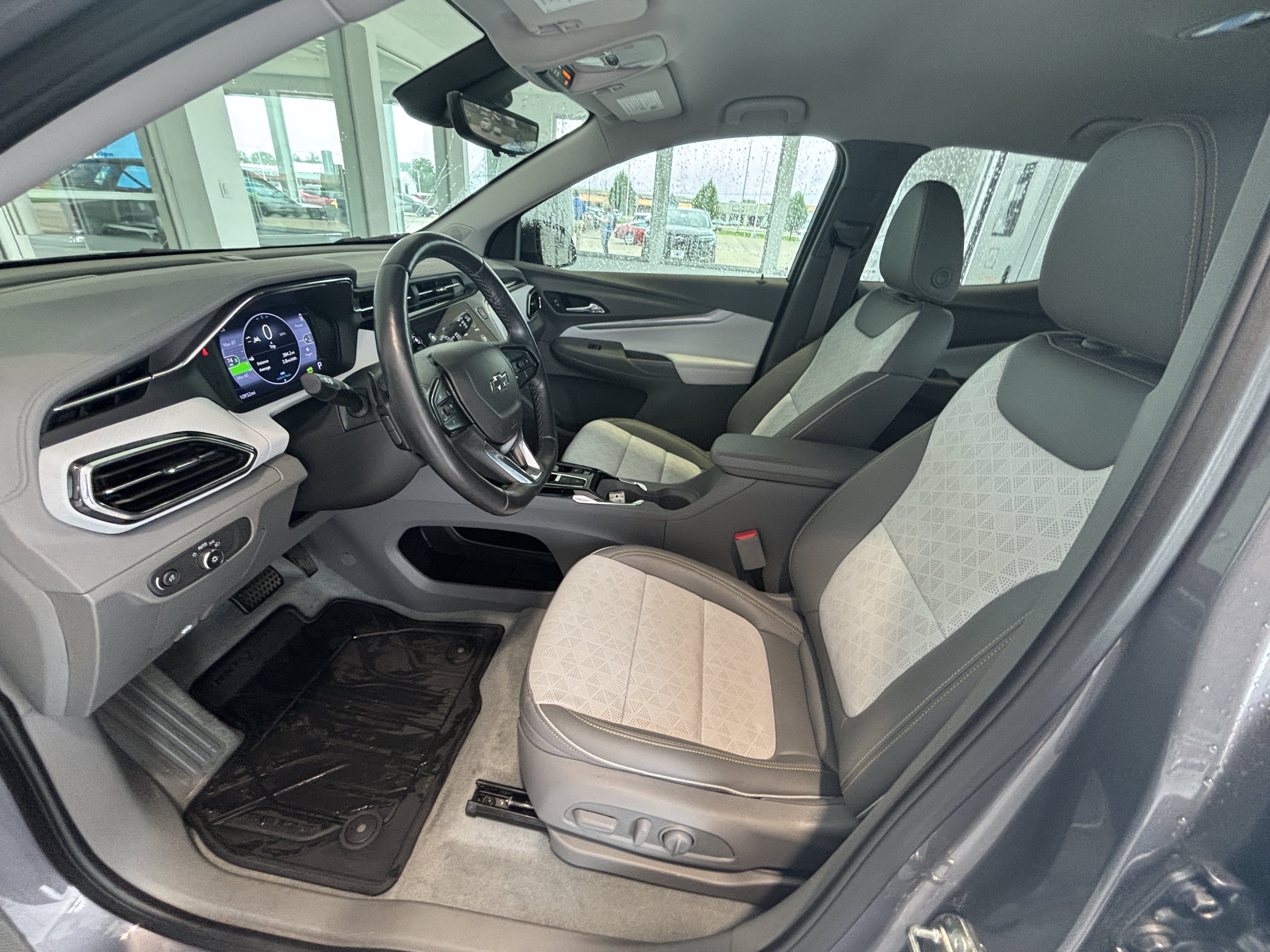 Used 2023 Chevrolet Bolt EUV Premier FWD image 2