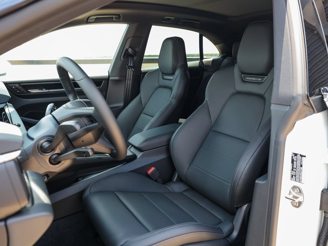 New 2025 Porsche Macan Electric RWD image 5