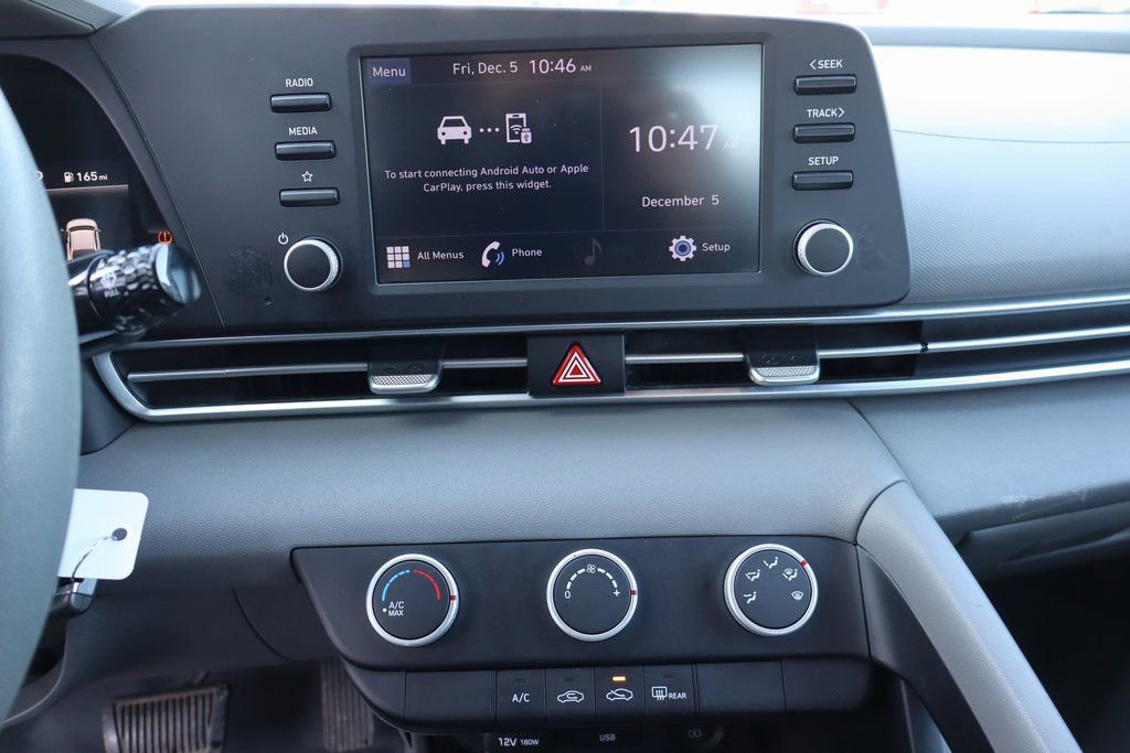 Used 2021 Hyundai Elantra SE image 11