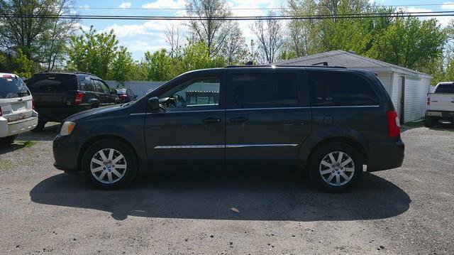Used 2011 Chrysler Town & Country Touring-L w/ Entertainment Group #2 FWD image 1