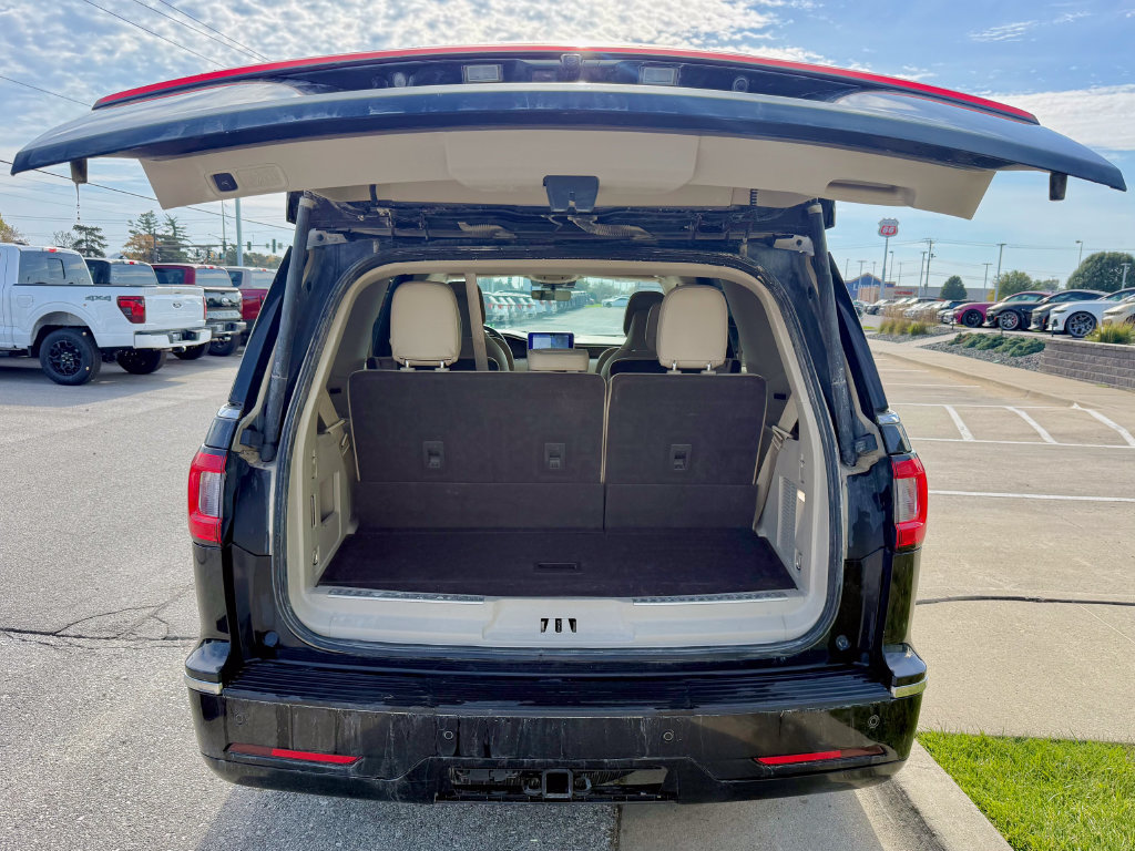 Used 2018 Lincoln Navigator Reserve w/ Technology Package AWD/4WD image 16