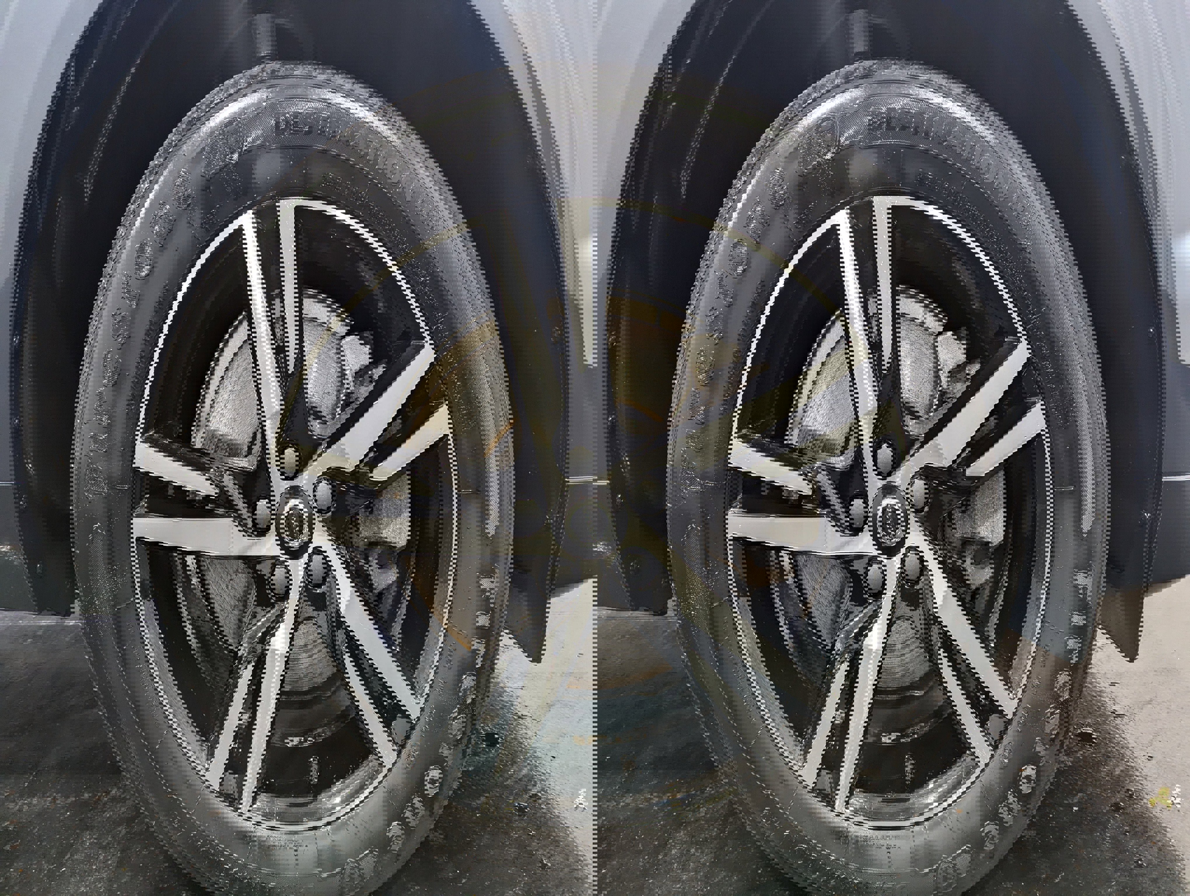 Used 2022 Volvo XC60 T8 R-Design w/ Climate Package image 10