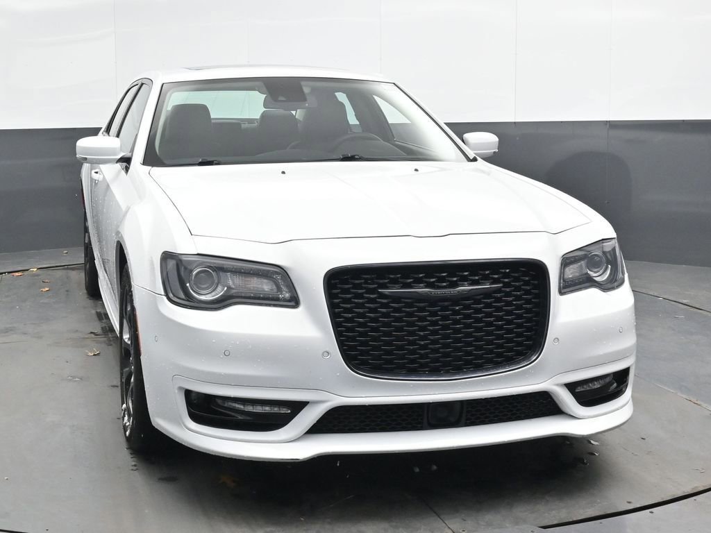 Used 2023 Chrysler 300 Touring L w/ Popular Equipment Group image 8