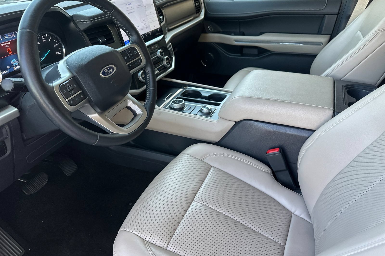 Used 2023 Ford Expedition XLT AWD/4WD image 10
