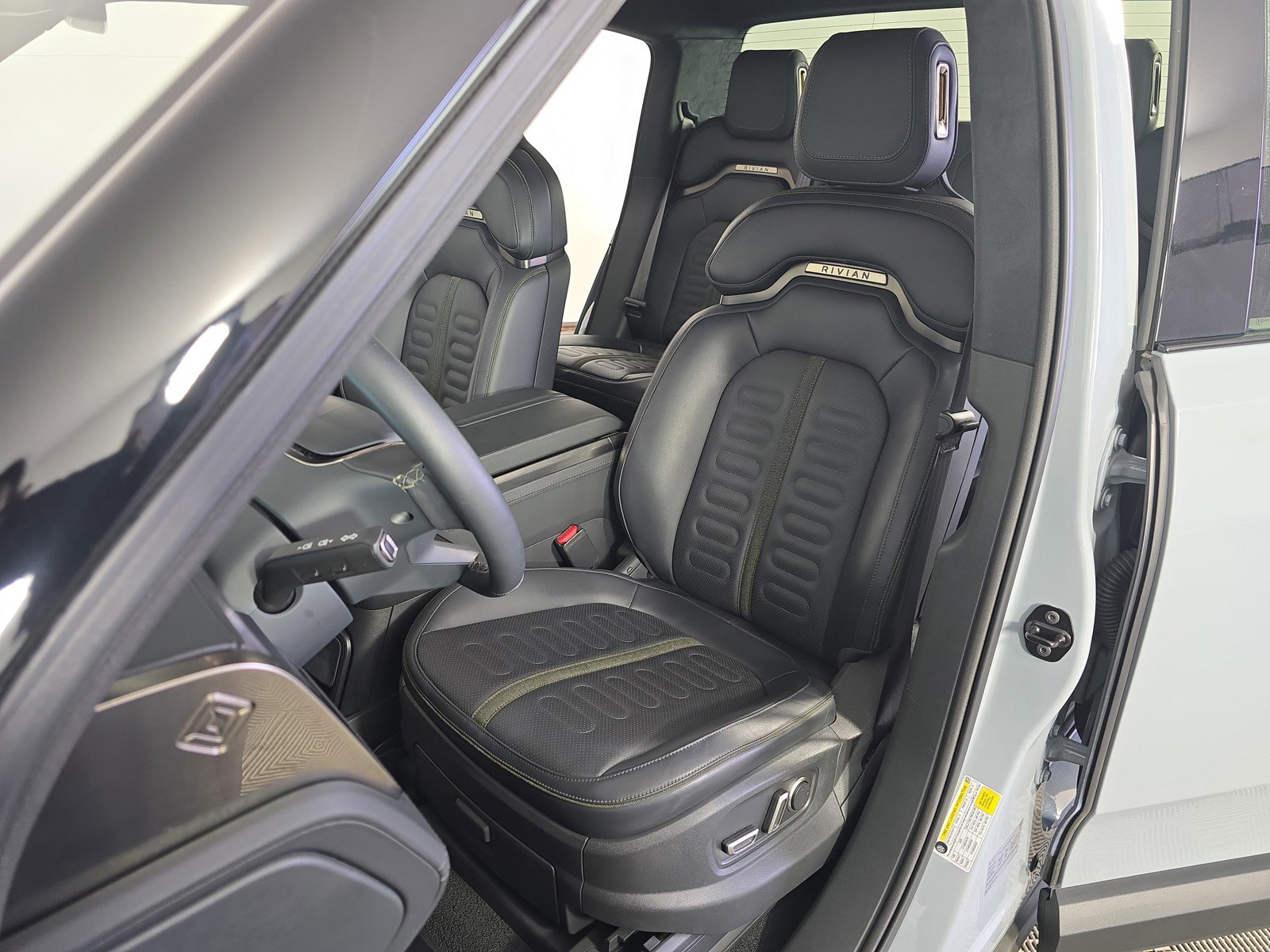 Used 2024 Rivian R1T Adventure AWD/4WD image 19