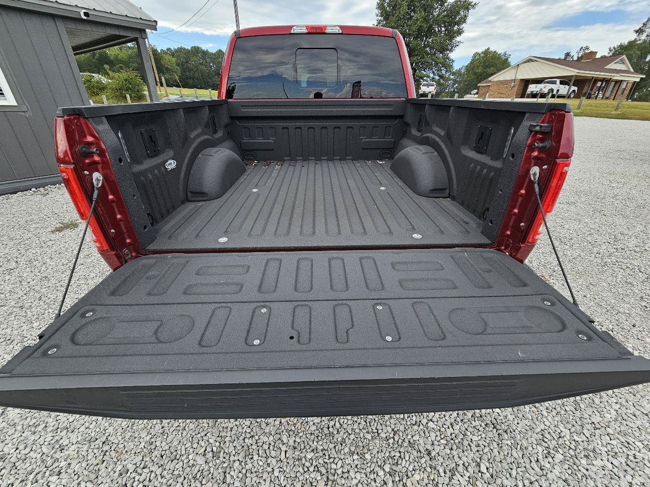 Used 2017 Ford F150 XLT w/ Equipment Group 302A Luxury AWD/4WD image 23