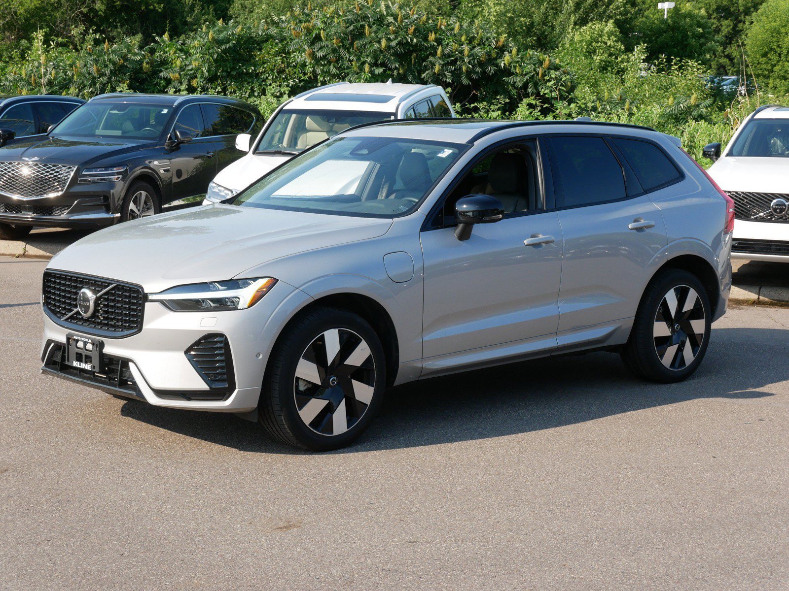 Certified 2024 Volvo XC60 T8 Plus w/ Climate Package AWD/4WD image 3