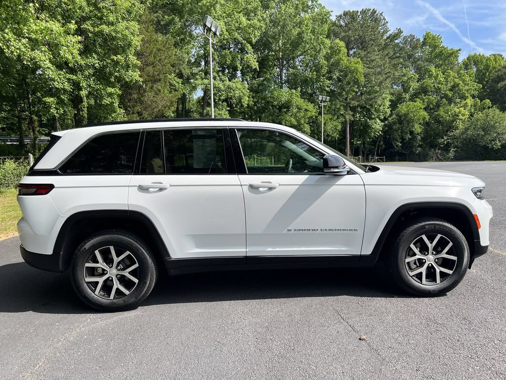 Certified 2025 Jeep Grand Cherokee Limited AWD/4WD image 2