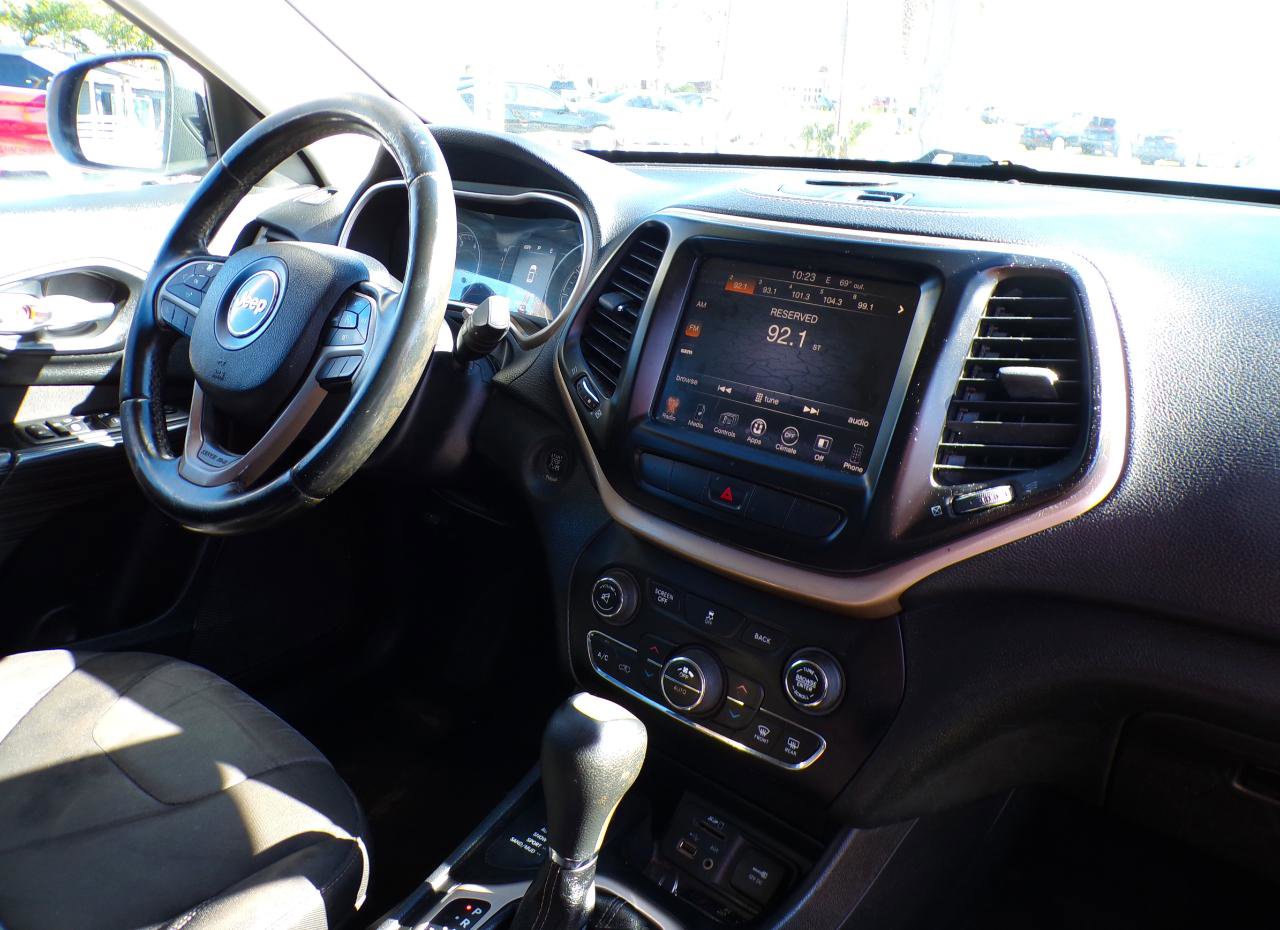 Used 2014 Jeep Cherokee Latitude w/ Comfort/Convenience Group image 21