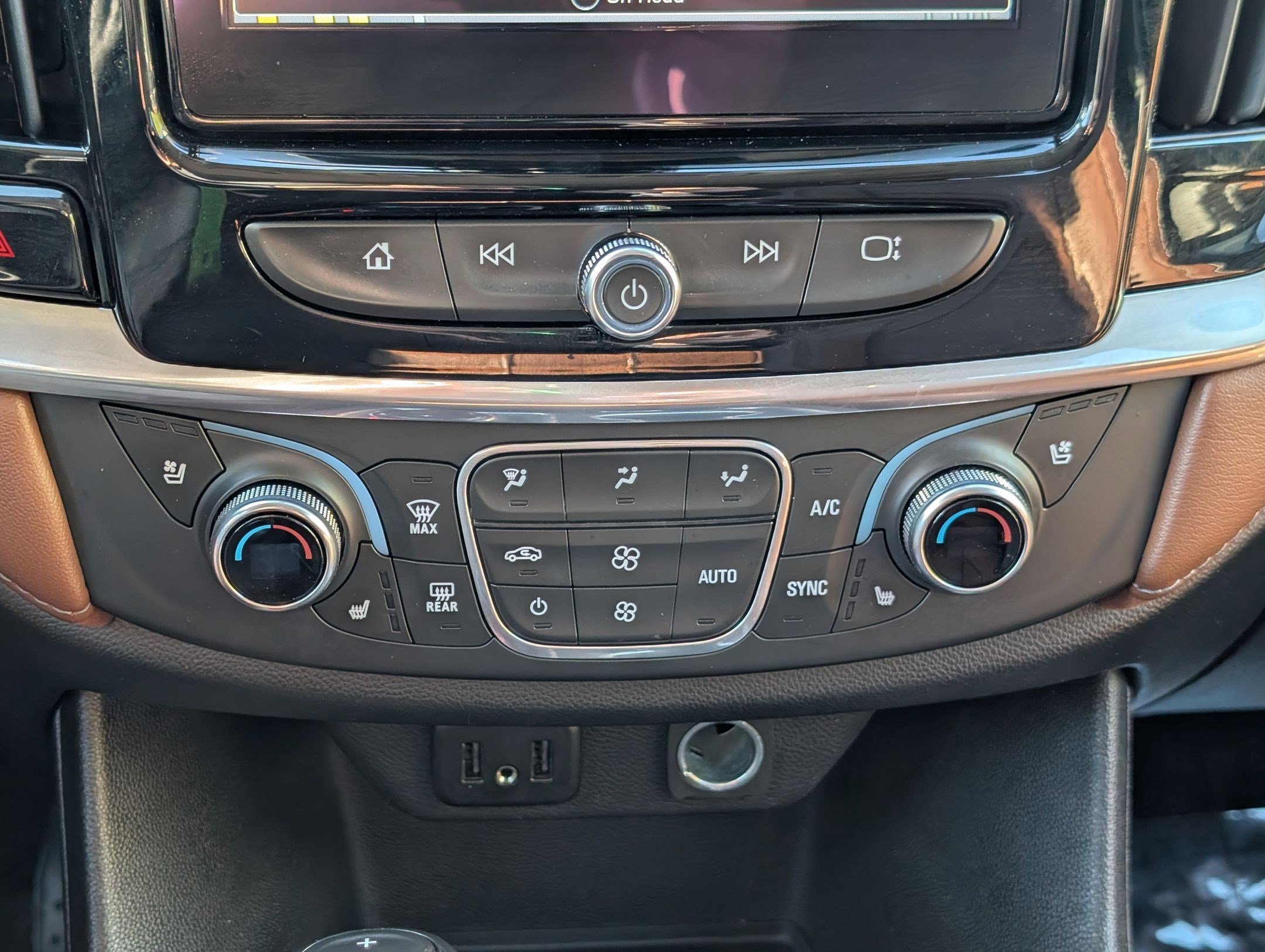 Used 2019 Chevrolet Traverse High Country w/ LPO, Floor Liner Package AWD/4WD image 21