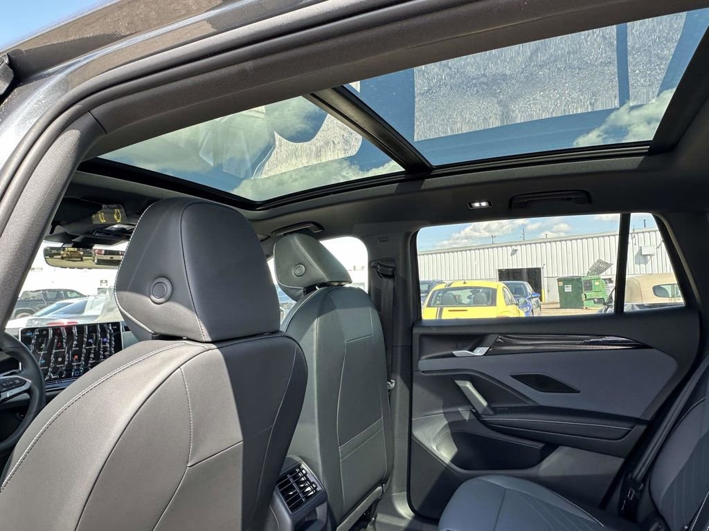 New 2026 Volkswagen Tiguan SE R-Line image 12