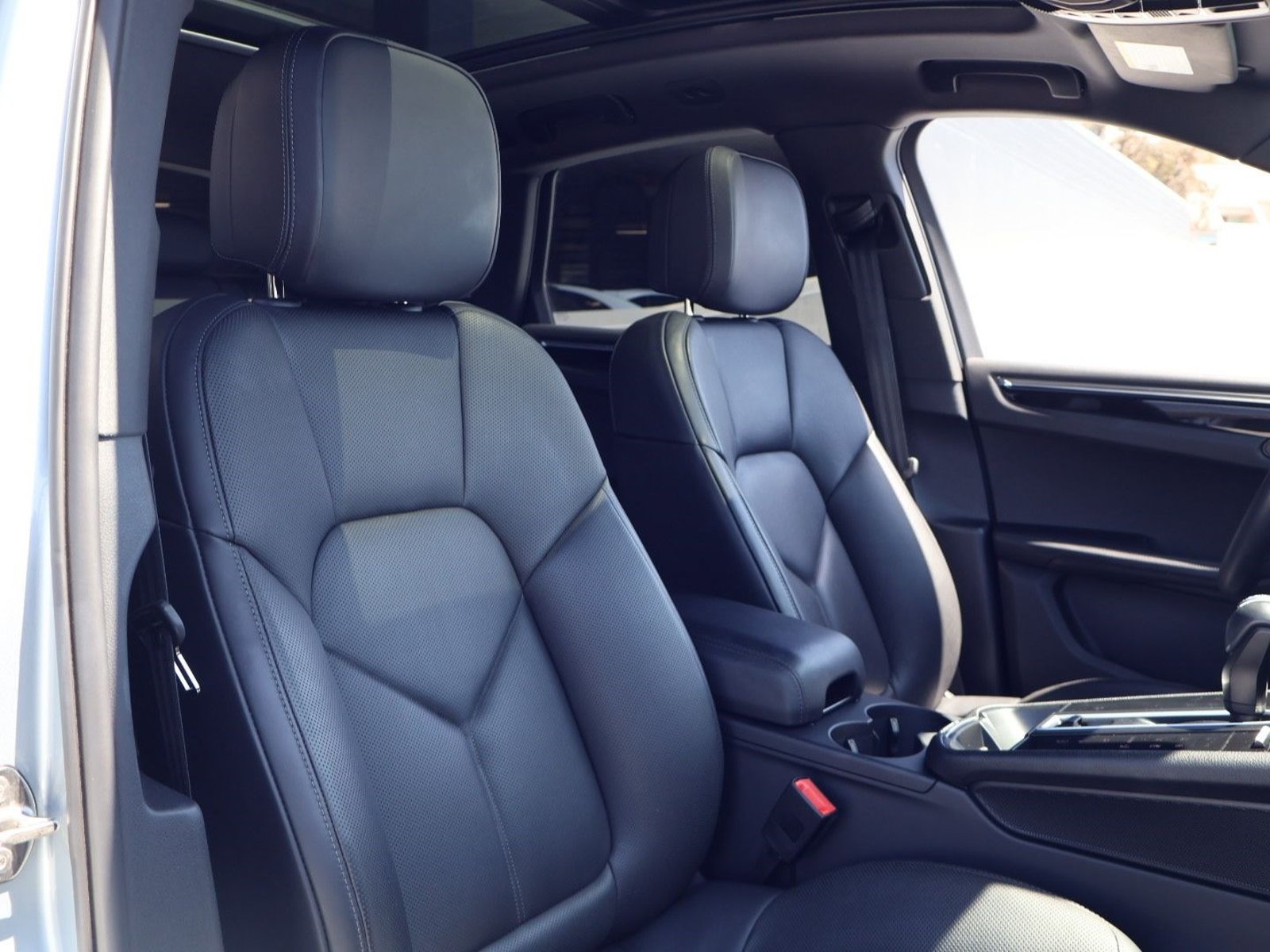 Certified 2026 Porsche Macan AWD/4WD image 24