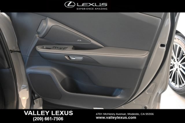 New 2026 Lexus TX 500h AWD image 18