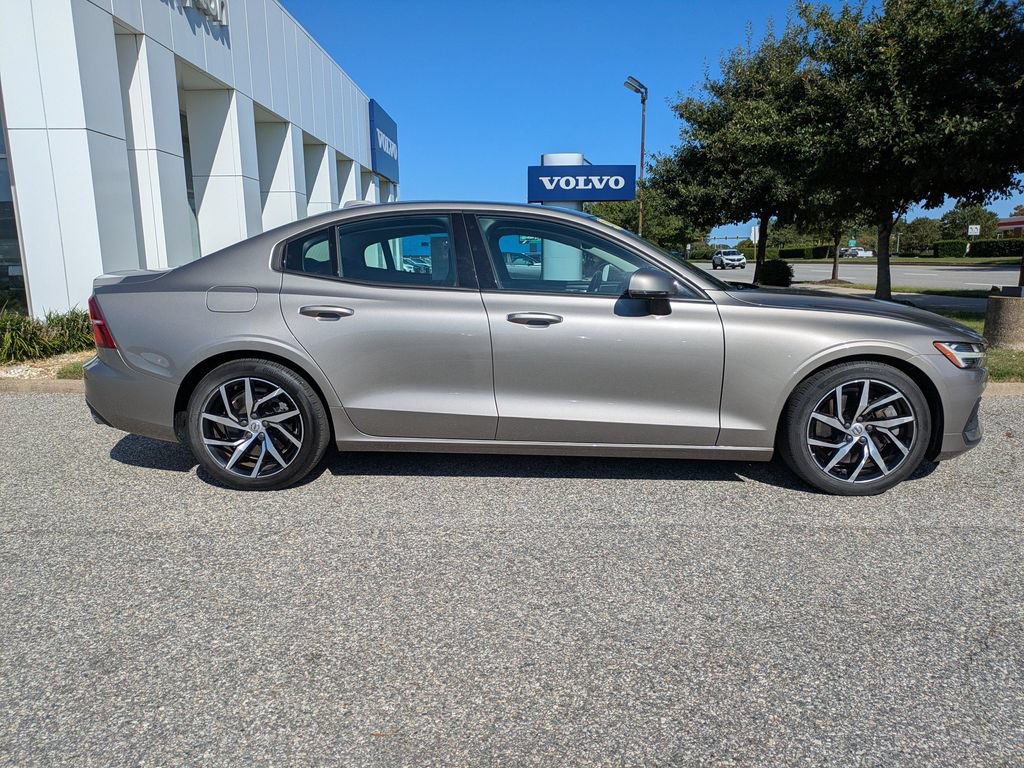 Used 2019 Volvo S60 T6 Momentum w/ Multimedia Package AWD/4WD image 3
