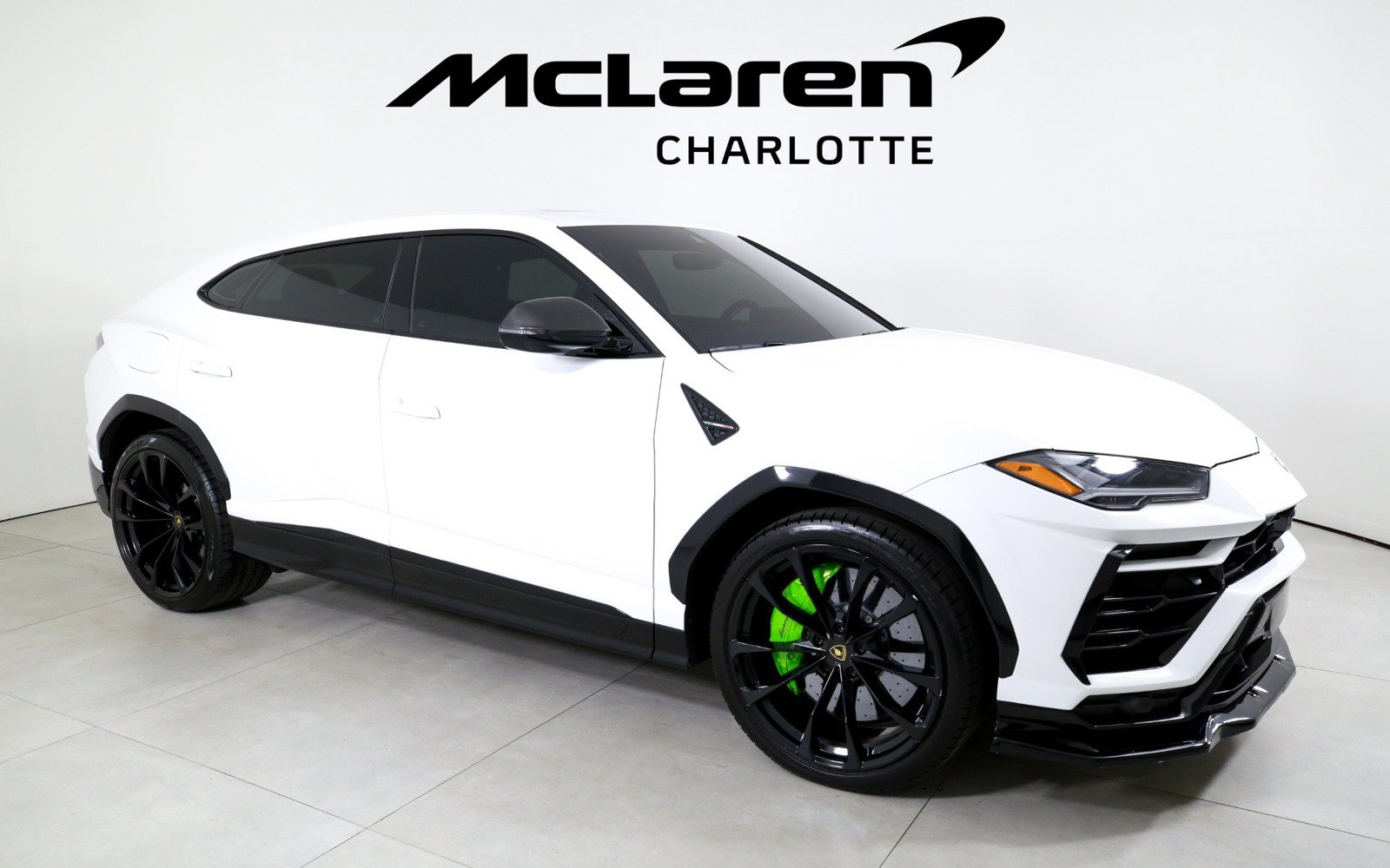 Used 2022 Lamborghini Urus AWD/4WD image 2