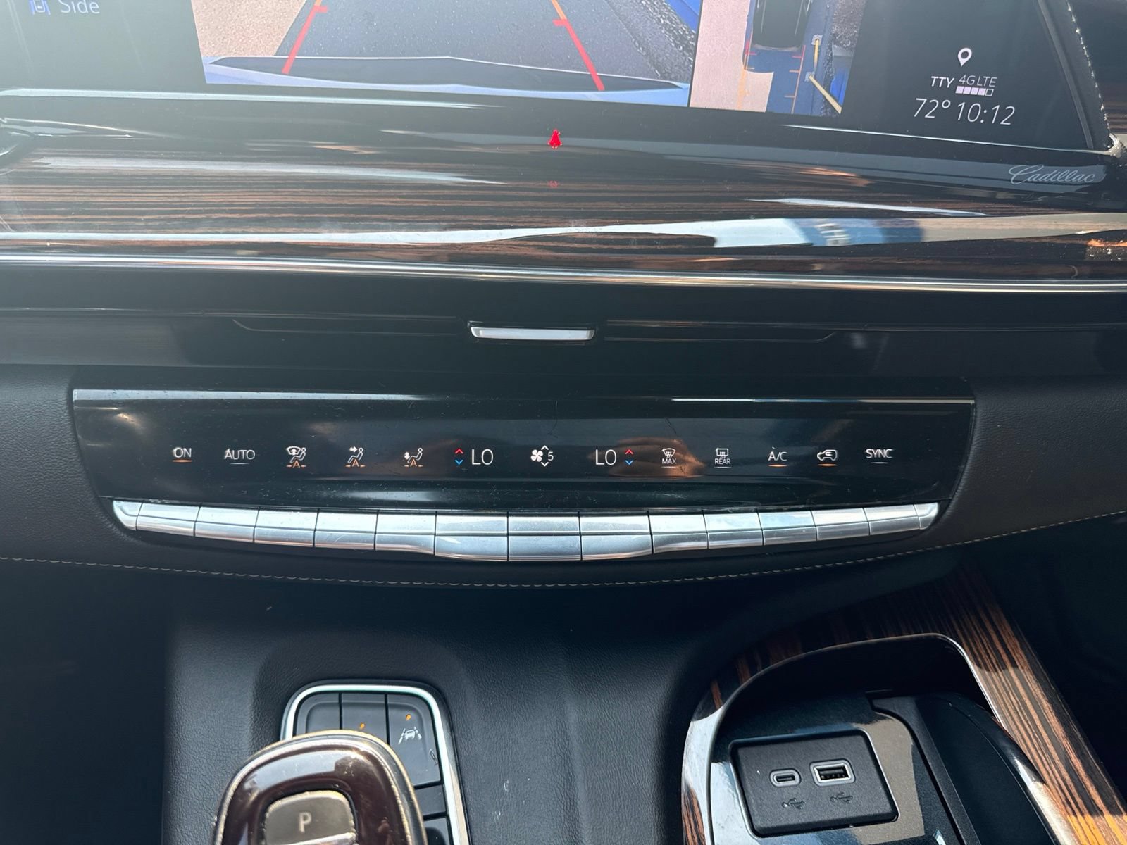 Used 2023 Cadillac Escalade Premium Luxury AWD/4WD image 31