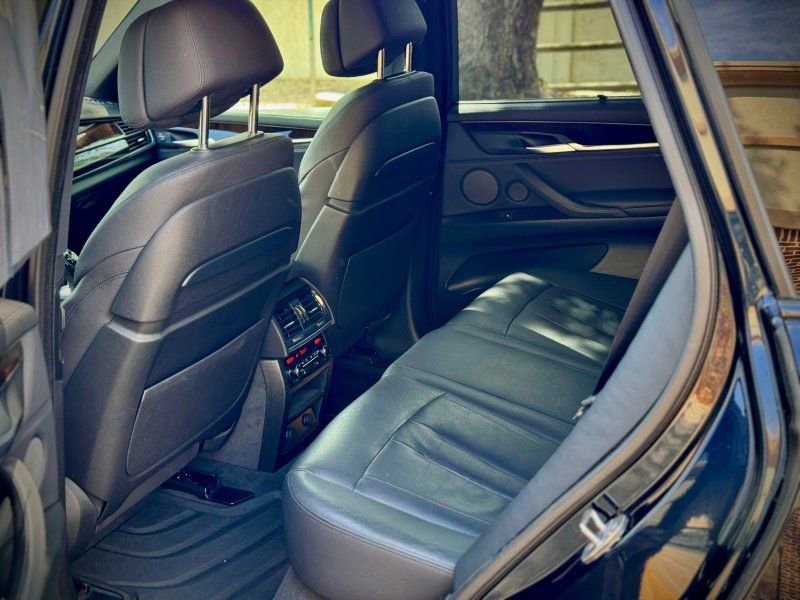 Used 2016 BMW X5 xDrive50i image 12