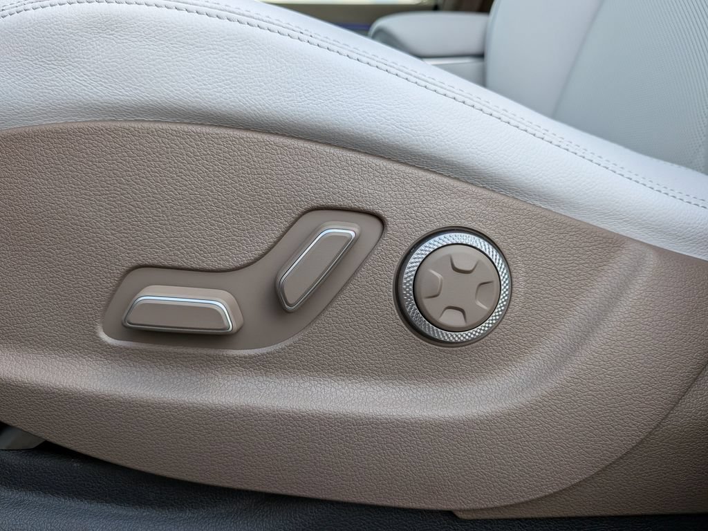 New 2026 Genesis GV70 2.5T Advanced AWD/4WD image 14