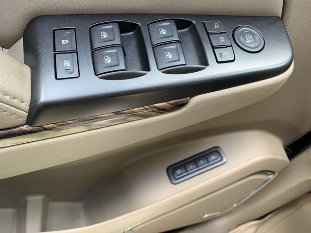 Used 2016 GMC Yukon XL SLT w/ Premium Edition AWD/4WD image 11