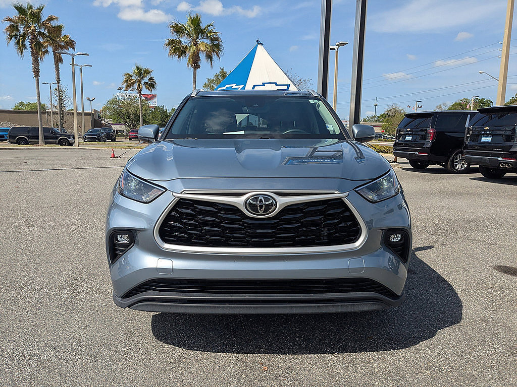 Used 2023 Toyota Highlander XLE FWD image 8