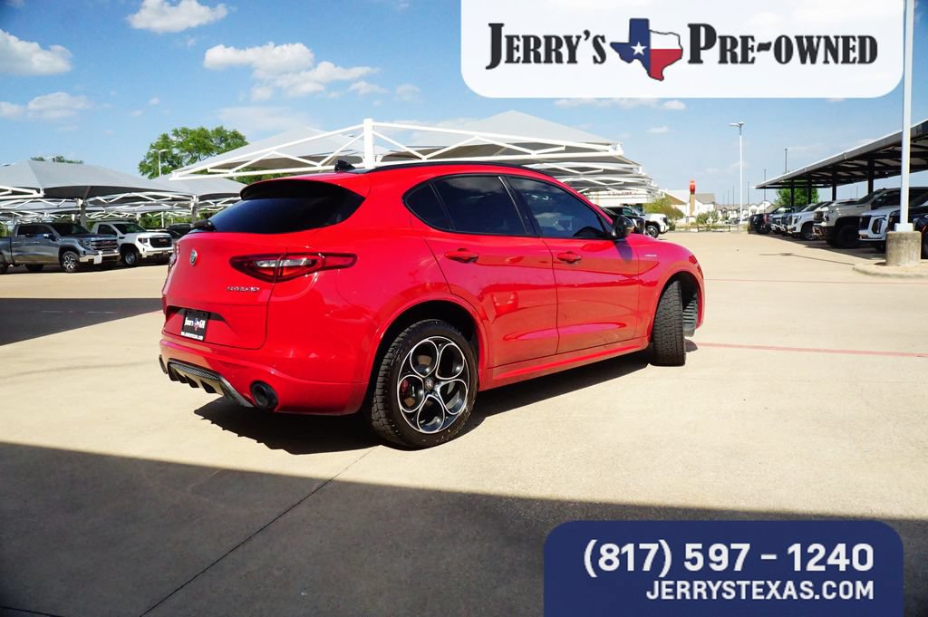 Used 2022 Alfa Romeo Stelvio Veloce AWD/4WD image 5