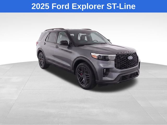 Used 2025 Ford Explorer ST-Line w/ ST-Line Street Pack AWD/4WD image 2