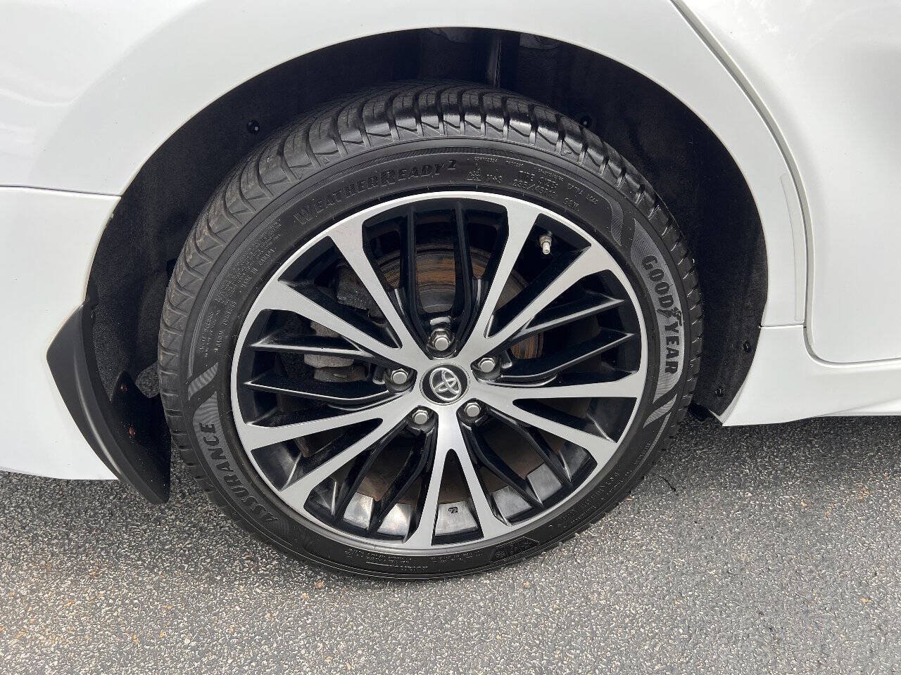 Used 2019 Toyota Camry SE FWD image 9