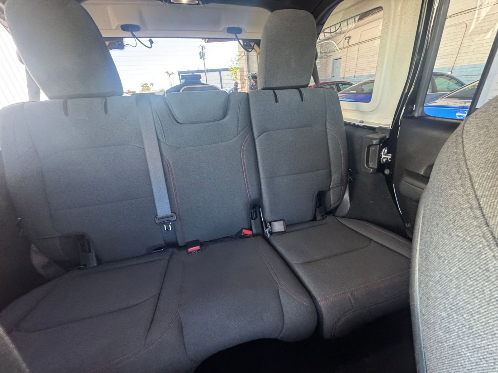 Used 2025 Jeep Wrangler Unlimited Rubicon image 37