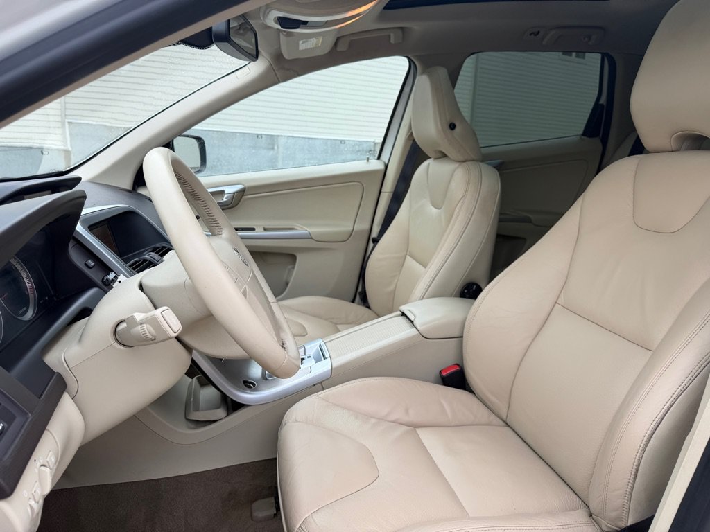 Used 2010 Volvo XC60 T6 AWD/4WD image 12