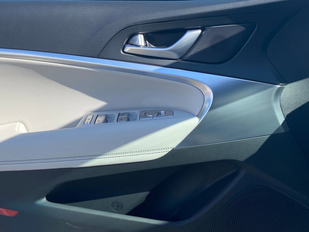 New 2025 Genesis G70 2.5T image 17