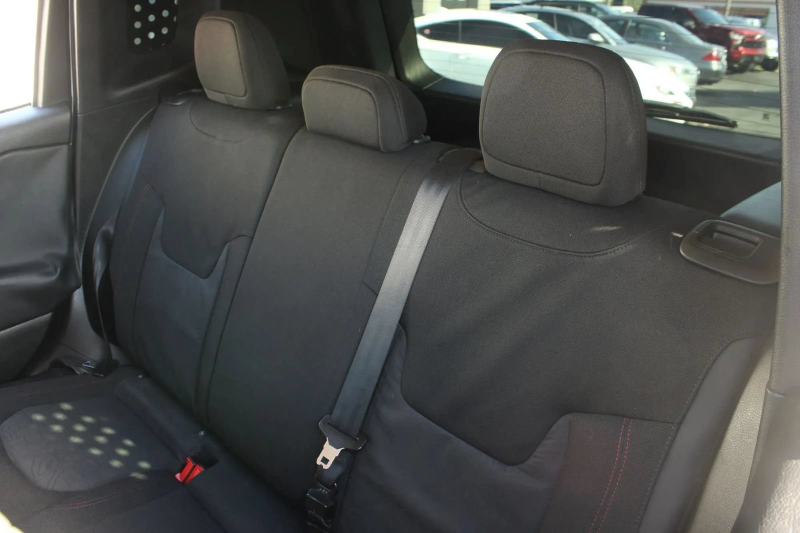 Used 2015 Jeep Renegade Trailhawk AWD/4WD image 14