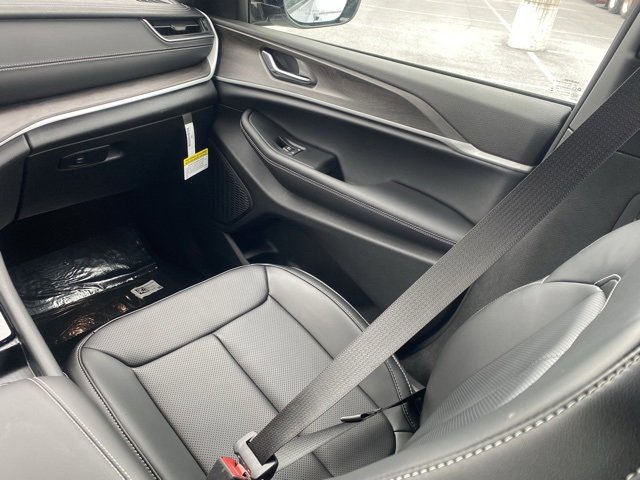 New 2025 Jeep Grand Cherokee L Limited w/ Luxury Tech Group II image 60