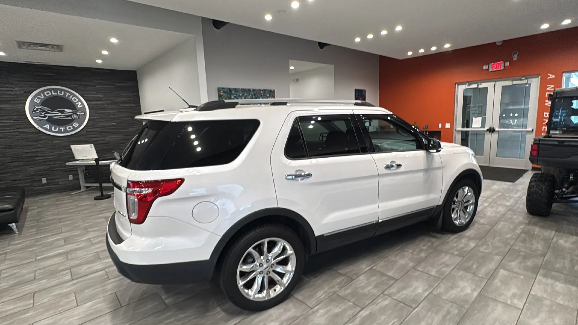 Used 2014 Ford Explorer XLT w/ Equipment Group 202A FWD image 15