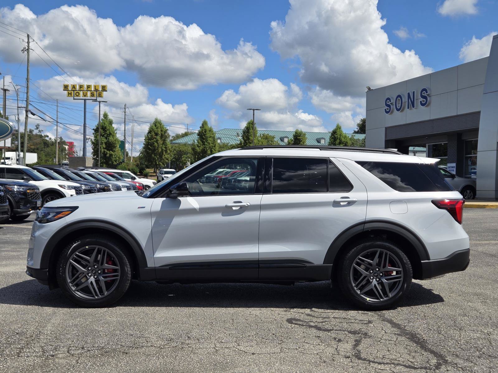 New 2026 Ford Explorer ST-Line w/ ST-Line Street Pack RWD image 14
