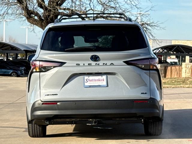 Used 2025 Toyota Sienna XLE Woodland Edition image 7