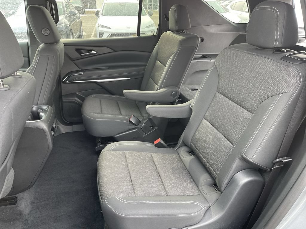 Used 2025 Chevrolet Traverse LT FWD image 21