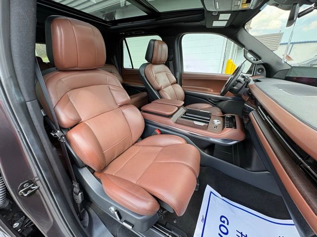 Used 2025 Lincoln Navigator Reserve image 33