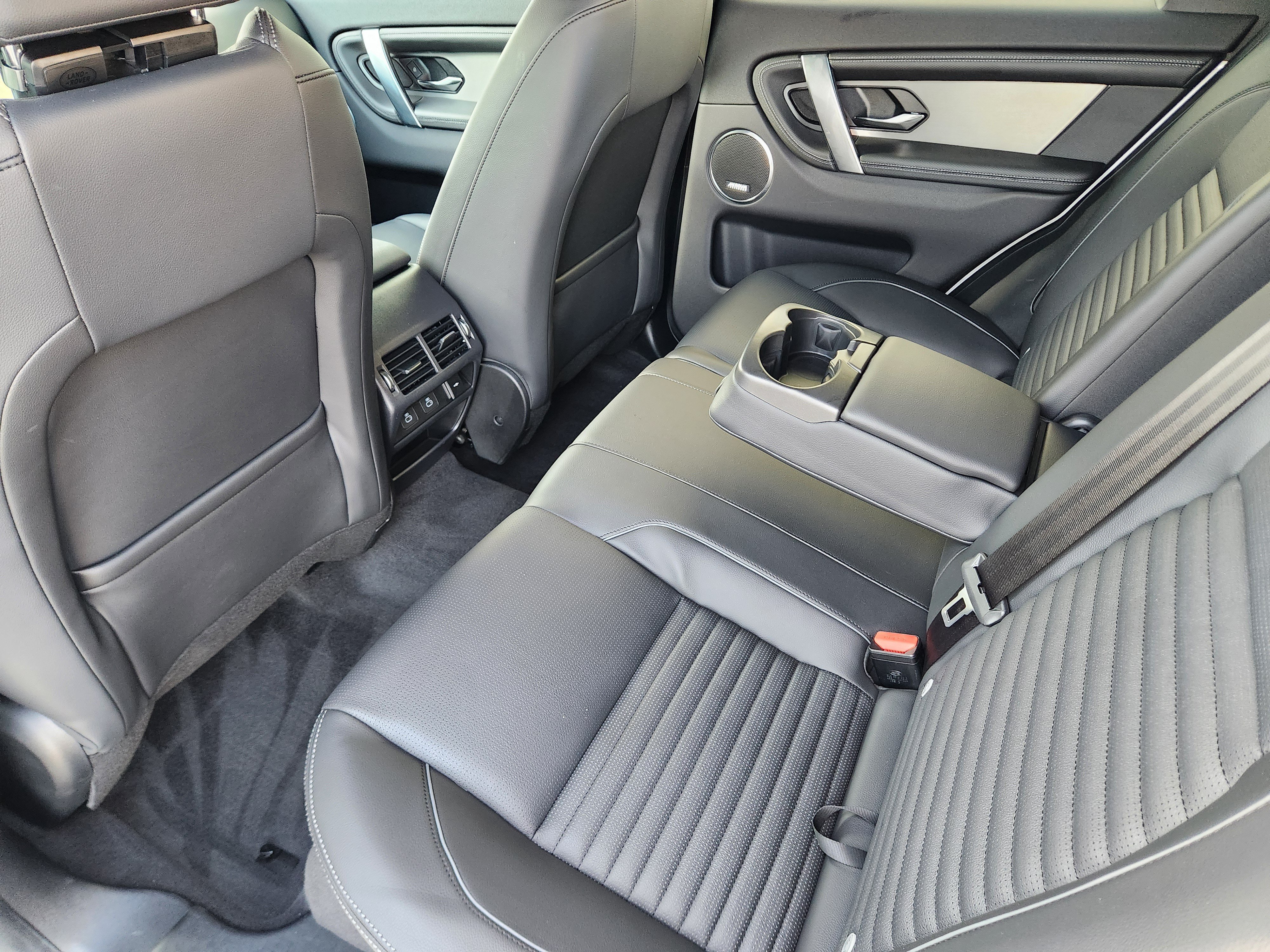 Certified 2025 Land Rover Discovery Sport Dynamic SE AWD/4WD image 28