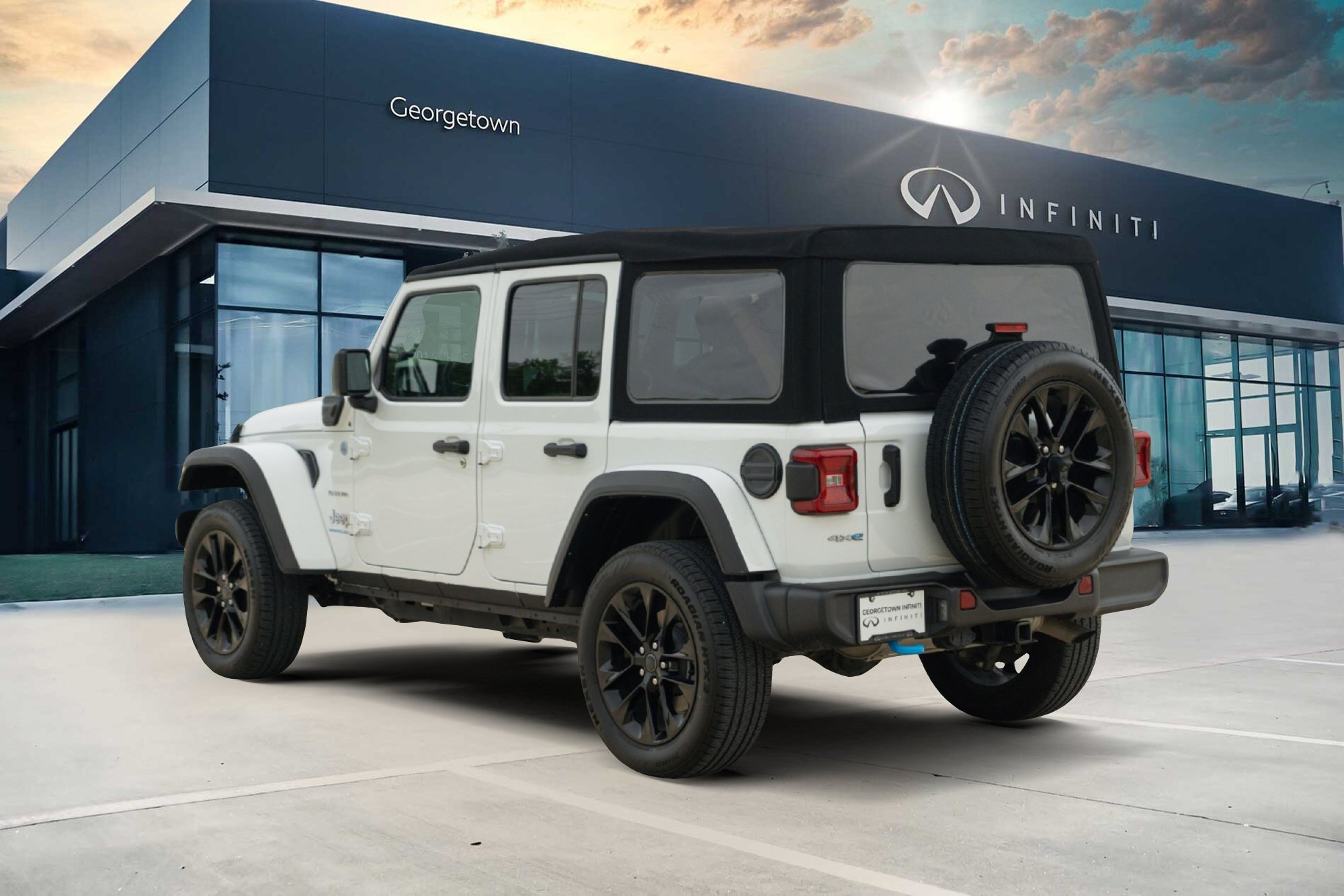 Used 2024 Jeep Wrangler Unlimited Sahara AWD/4WD image 5